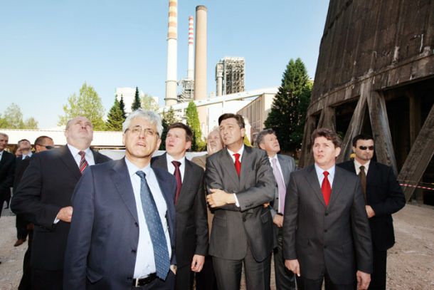 Borut Pahor je v času, ko je predsedoval vladi, osebno obiskal gradbišče šestega bloka, da bi se poučil, kako je z naložbo 