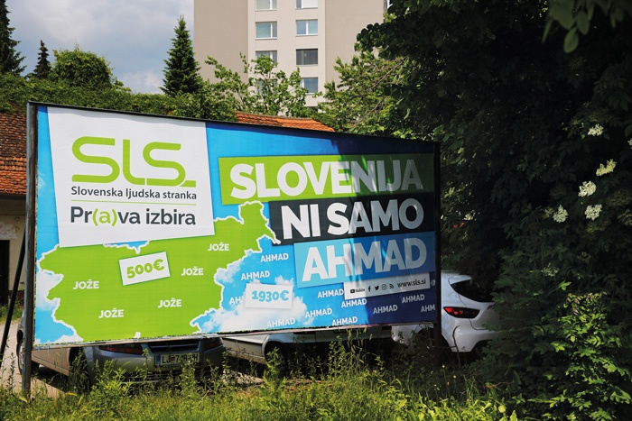 Plakat SLS z manipulacijo o ubogih Slovencih in privilegiranih migrantih