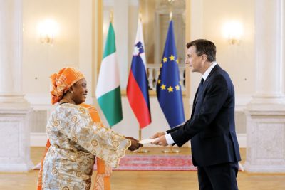 Novoimenovana veleposlanica Nigerije Jane Ada Ndem je 14. maja 2018 predsedniku republike Borutu Pahorju predala poverilno pismo