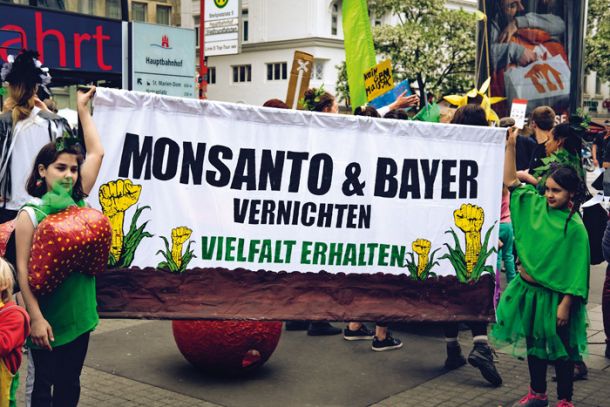 Protest proti podjetjema Monsanto in Bayer maja v Hamburgu 
