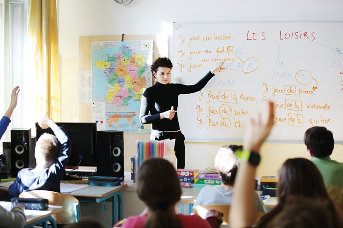 Število zaposlenih v organih državne uprave je v zadnjih desetih letih padlo za 11 odstotkov. Javni sektor je eden najmanjših v Evropski uniji. Slovenija je v zadnjih letih med vsemi državami OECD najbolj znižala delež denarja za izobraževanje. 