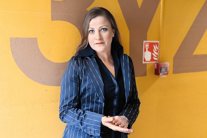 Novinarka Špela Kožar 
