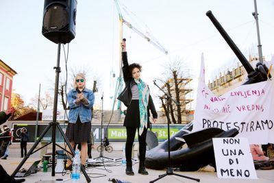 Boj za pravice žensk, za zmanjševanje diskriminacije je boj za boljšo družbo. (na fotografiji: manifestacije ob 8. marcu) 