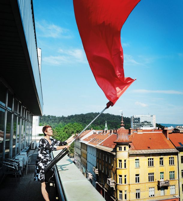 Izpogajana povišanja plač v trgovini in gostinstvu so zajela predvsem najbolj številčne poklice v teh dejavnostih. S tem so vsaj nekateri slovenski delavci končno občutili učinke velike gospodarske rasti, za kar se je v pogovoru za Mladino pred nedavnim zavzela tudi predsednica Zveze svobodnih sindikatov Slovenije Lidija Jerkič. 