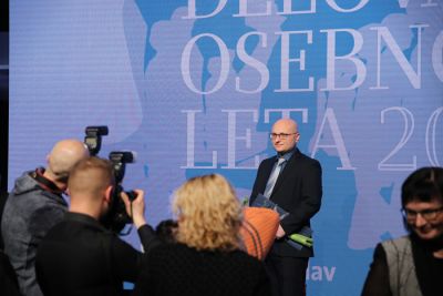 Kozmi Ahačiču tudi izbor za Delovo osebnost leta ni pomagal na razpisu ministrstva za kulturo, kjer so zavrnili sofinanciranje promocije projekta Fran. 