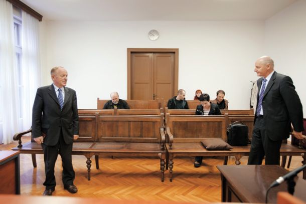 Jože Zagožen in Ivan Črnkovič na sojenju v zadevi Patria leta 2011