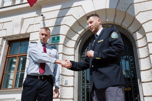 Slabo leto dni sodišče varujejo pravosodni policisti in ne varnostniki, prosto po Zobcu pa naj bi pravosodni policisti »poniževali sodnike«