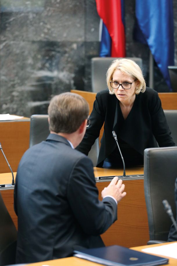 Ministrica Anja Kopač Mrak in premier Miro Cerar