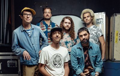 Tangerine Reef deluje kot ena tistih inštalacij v muzejih sodobne umetnosti, ki jih ignorantsko preskočimo