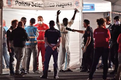 Strah ima velike oči: Pregled rešenih migrantov z ladje Diciotti na Siciliji 