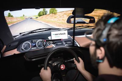 Slovensko podjetje Nervtech je razvilo simulator vožnje, sestavljen iz virtualnega okolja in sedeža z volanom, ki se lahko premika v vse smeri. 