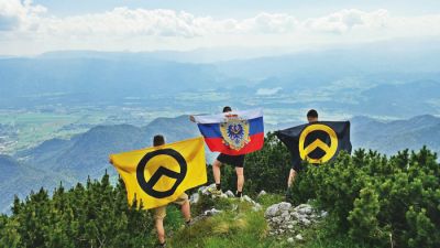  »Dežela kranjska nima lepšga kraja, ko je z okolšno ta, podoba raja« – slovenski identitarci na enem izmed karavanških vrhov. 