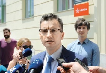 Luka Mesec (v ozadju), koordinator Levice, in Marjan Šarec, predsednik LMŠ in bodoči premier