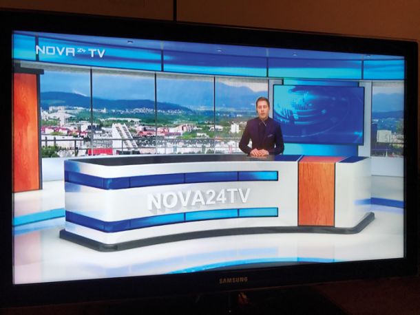 Nova (in kasneje na hitro spremenjena) scena v resni novičarski oddaji, ki poroča v imenu resnice, na Novi24tv
