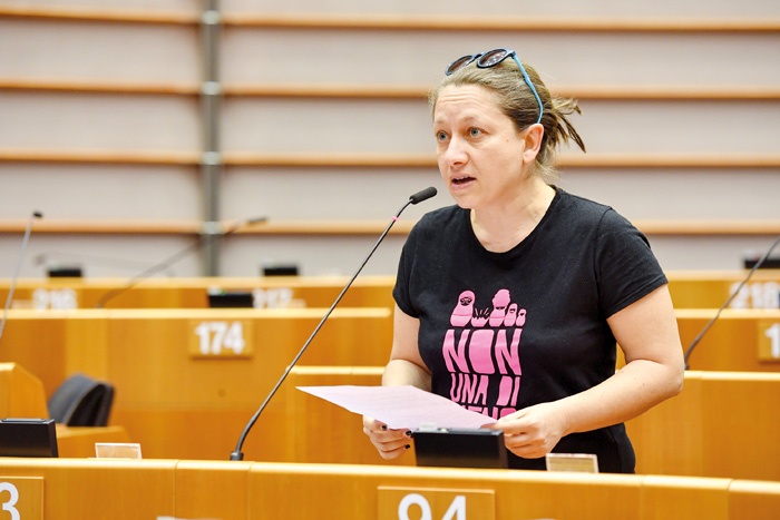 Evropska poslanka, ki so jo na ulici napadli skrajni desničarji