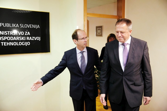 Finančni minister Dušan Mramor v Bruslju nikoli ni mogel srečati svojega kolega Zdravka Počivalška.  