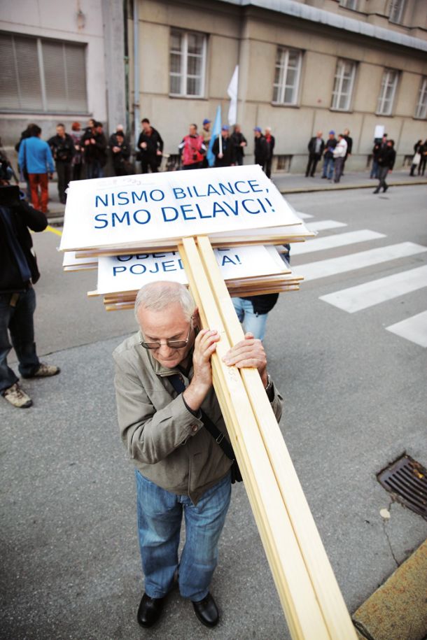 Delavci so tragični junaki visoke gospodarske rasti, hitrega razdolževanja družb in rekordnega izvoza. Stopnja stresa na delovnem mestu se je v zadnjih letih izrazito povečala. 