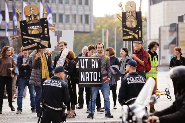 Protest ob obisku Jensa Stoltenberga, generalnega sekretarja Nata 