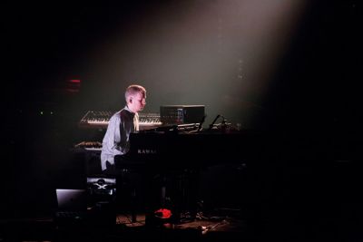 Za tiste, ki se značilne islandske senzibilnosti še niso naveličali, je Ólafur Arnalds pripravil veličasten koncert.