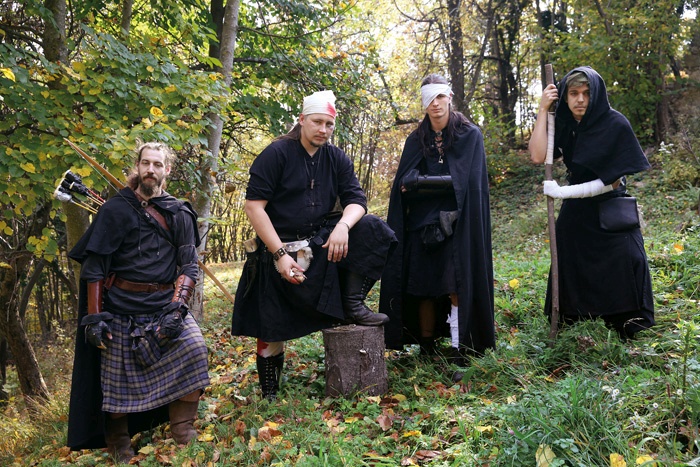 Klan Črnih bratov: Črtomir, gospodar Sarma, Alistar, bojevnik iz Vetrnega Pristana, in čarovniški alkimist Vladja