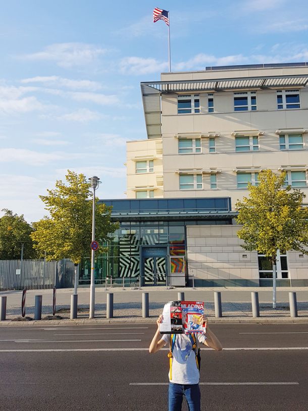 Pred ameriškim veleposlaništvom, Berlin, Nemčija 