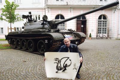 Jože Dežman, danes veliki borec proti partizanom, leta 1983 pa predsednik komisije za revolucionarne tradicije v mladinski pohodni brigadi po poteh II. zasedanja Avnoja 