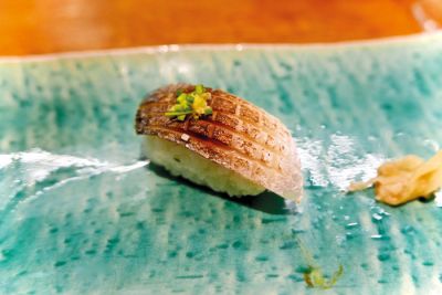 Nigiri z opečenim šnjurom