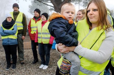 Napovedan dvig davka na gorivo bi  še posebej prizadel matere samohranilke in samske ženske. 