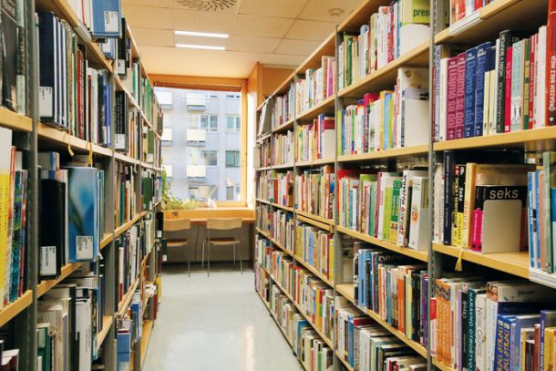 Leta 2007 je bilo knjižničnemu gradivu namenjenih 3.292.265 evrov, letos pa le še 1.770.000. 