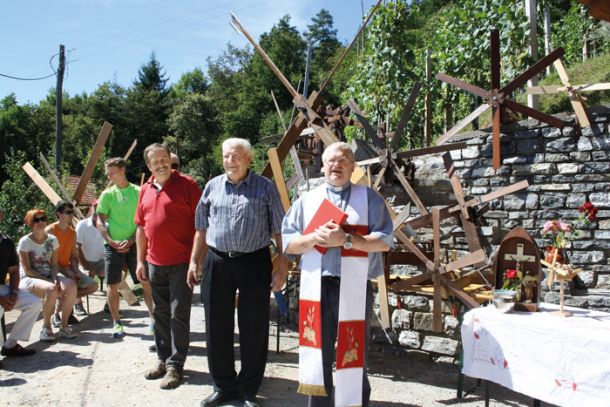 Jakob Trček, duhovnik z jasnim političnim prepričanjem med blagoslovom klopotcev 