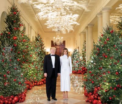 Božični portret Donalda in Melanie v Beli hiši 