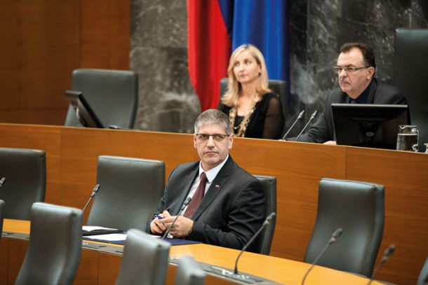 Notranji minister Boštjan Poklukar, ki je »dokončno« rešil vprašanje izbrisanih 