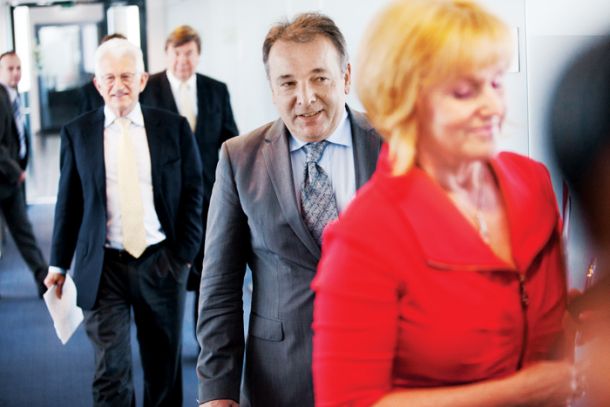 Del prve posadke slabe banke, v ospredju Andrej Šircelj