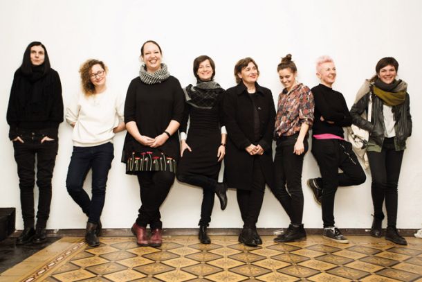 Lezbična četrt: Kristina Hočevar, Simona Jerala, Eva Kokalj, Vesna Liponik, Jedrt Lapuh Maležič, Eva Matjašič, Nataša Sukič in Suzana Tratnik, literarni večer, Galerija Škuc, LJ