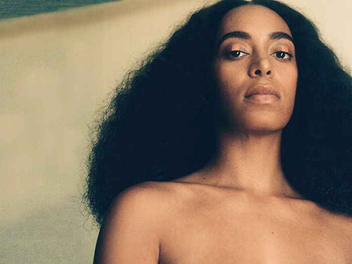 When I Get Home je lebdeča, baladna, fluidna, intimna in prostorska plošča, polna mehkih soulovsko-gospelovskih napevov.