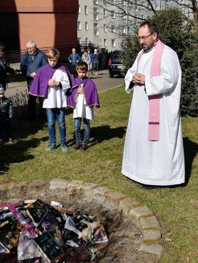 Dogodek pred poljsko cerkvijo 