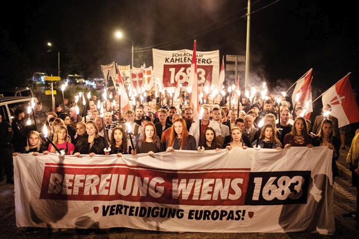 Počastitev obletnice obleganja Dunaja, kjer je bila pred mestom leta 1683 poražena turška vojska. Premagala jih je poljska konjenica, ki se je spustila s hriba Kahlenberg. Na procesiji z baklami in zastavami so bili tudi Slovenci.