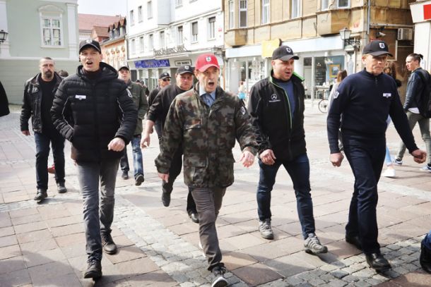 Marš Andreja Šiška in njegovih »borcev« po obsodilni sodbi in sočasni izpustitvi iz pripora, Maribor