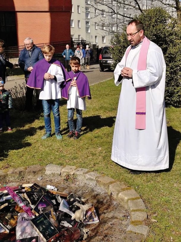 Obred očiščenja, kot si ga predstavlja Jan Kucharski 