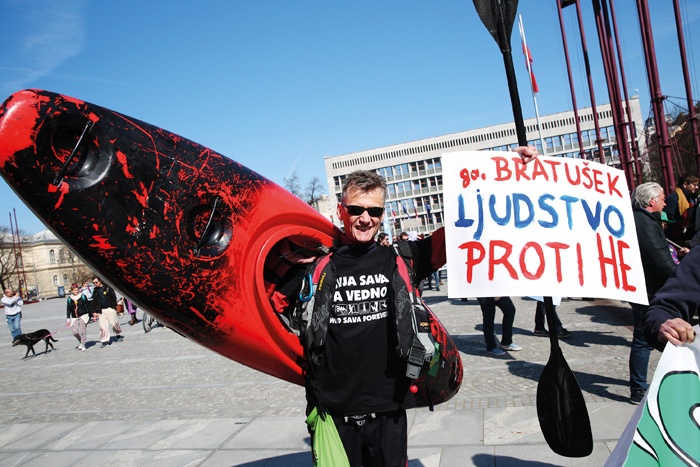 Protest za ohranitev Mure pred državnim zborom v Ljubljani