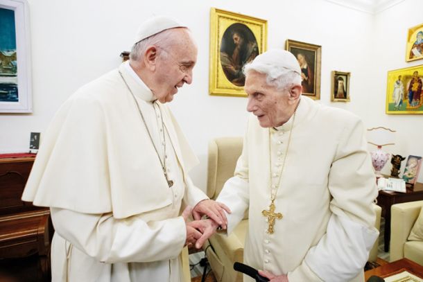 Dva papeža, dva pogleda, papež Frančišek in upokojeni Benedikt 