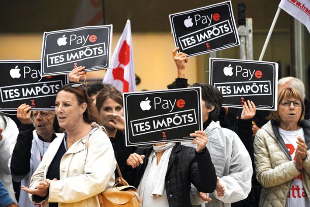 Protest pred Applovo trgovino zaradi njihove »davčne optimizacije« 