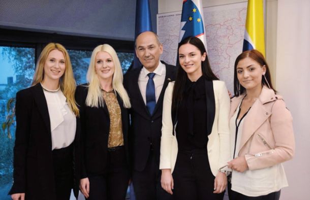 Predsednik Janez Janša z novimi članicami