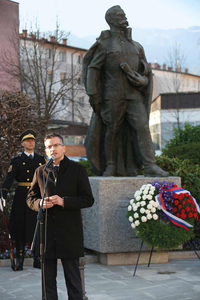 Zdaj so tudi kriminalisti dokazali, da je bančna dokapitalizacija leta 2013, zaradi katere je bila Slovenija prisiljena privatizirati banke in mnoga podjetja, temeljila na lažni podlagi. Če smo tudi mi del EU, so na vrsti politiki.  Bodo zmogli doseči svoje vzornike? 