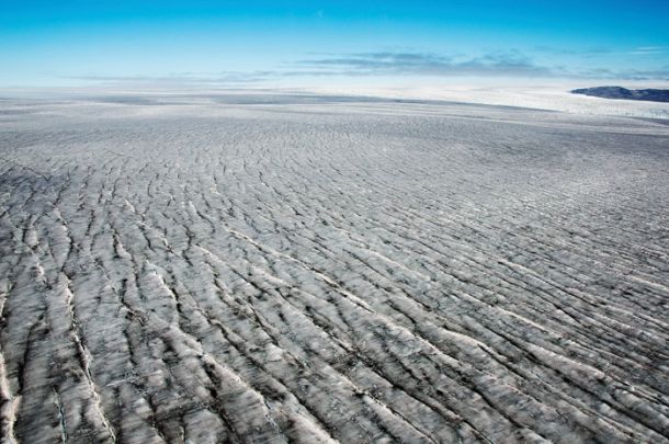 Velik del Grenlandije je v poletnih mesecih bolj podoben kamniti puščavi kot pa ledeni ploskvi. 