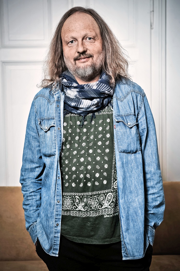 »Prostor se je zdaj tako skrčil, da ga skorajda ni več, in tako sta relevantni literarni reviji samo še dve: Literatura in Sodobnost,« sedanji položaj literarnih revij oriše Uroš Zupan, pesnik in dolgoletni član uredništva Literature.