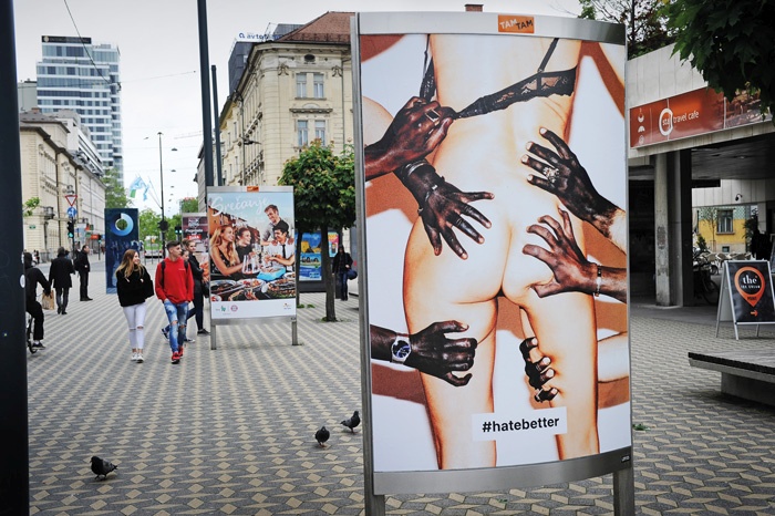 Plakat Katarine Stegnar na Slovenski ulici v Ljubljani, #hatebetter, sovraži bolje, sovraži drugače