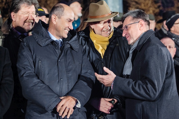 Veliki osamosvojitelji in njihovi boji: Igor Bavčar je zapornik na Dobu, Janez Janša trdi, da v Sloveniji vlada »krivosodje«, Dimitrija Rupla zaradi domnevnih žalitev toži policist, Anton Krkovič od države želi 600.000 evrov.