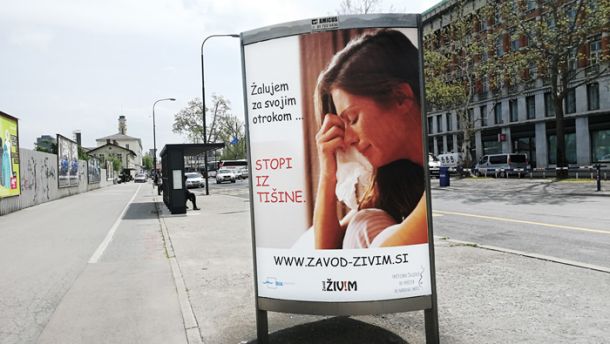 Plakatna akcija Zavoda Živim, združenja, ki nasprotuje splavu. Ko se je akcija zaključila, so pri združenju zapisali: »Čeprav plakati ne bodo večno krasili naših ulic, naj njihovo sporočilo odmeva še naprej!«.