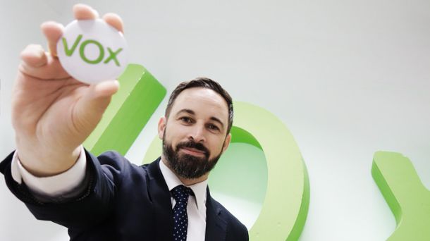 Santiago Abascal Conde, predsednik skrajno desne španske stranke Vox: čeprav so islamofobi, jim diši denar skrajnih islamističnih organizacij. 